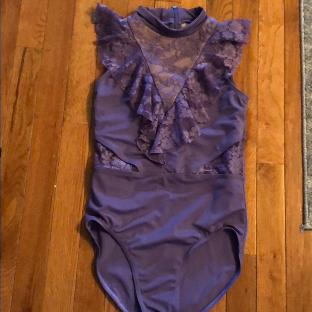 Beautiful Purple Lace Leo LC AXS EUC